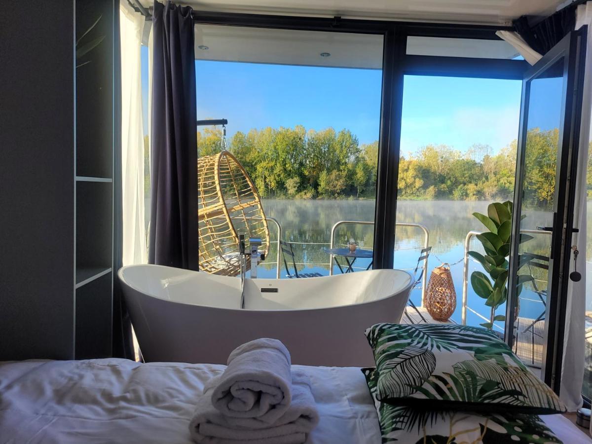 Hotel L'Escale Royale - Nid d'amour sur l'eau avec Jacuzzi à 40 min de Paris à Saint-Martin-la-Garenne Extérieur photo