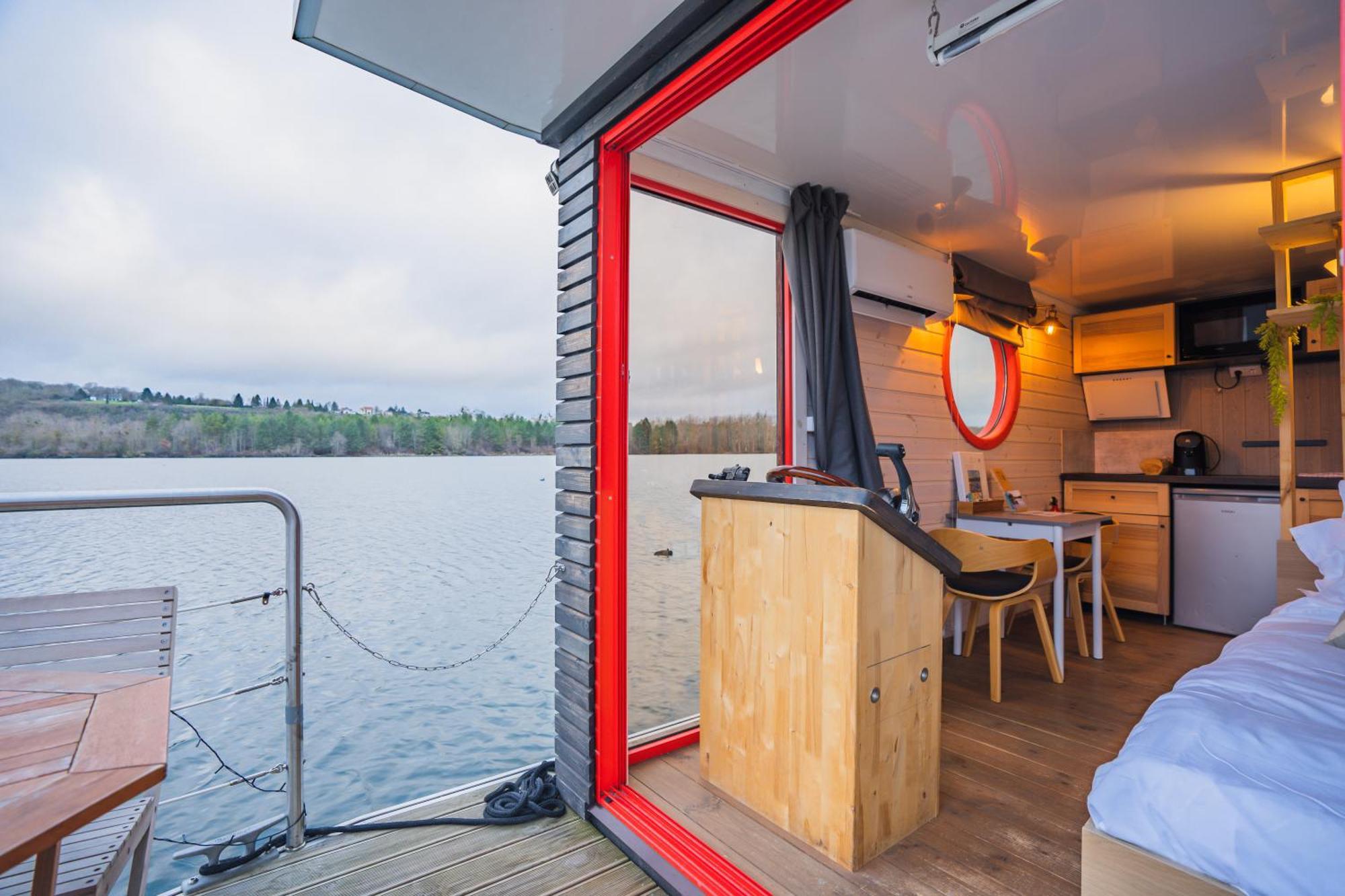 Hotel L'Escale Royale - Nid d'amour sur l'eau avec Jacuzzi à 40 min de Paris à Saint-Martin-la-Garenne Chambre photo